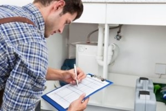 Picture of plumber giving estimate